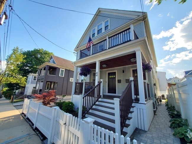 Building Photo - 42 Belmont St
