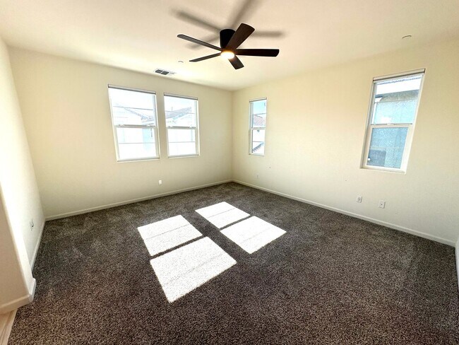 Building Photo - Natomas 3 Bedroom Home with a loft for rent!