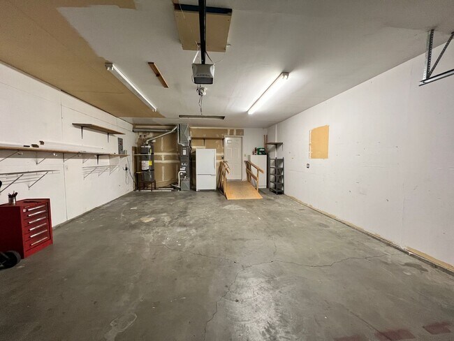 Building Photo - 1351 Yost Cir NE