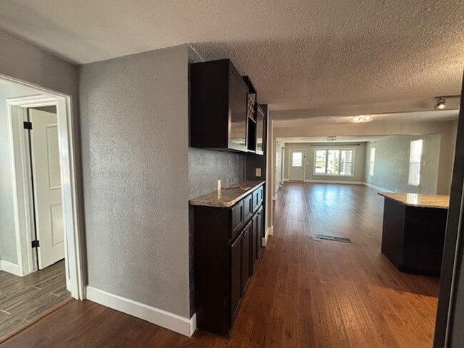 Building Photo - Adorable 4 Bedroom 2 Bathroom Single Famil...