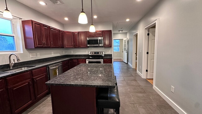 Building Photo - 20 Villa Rd