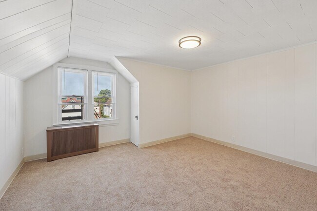 Building Photo - 153 Banta Ave