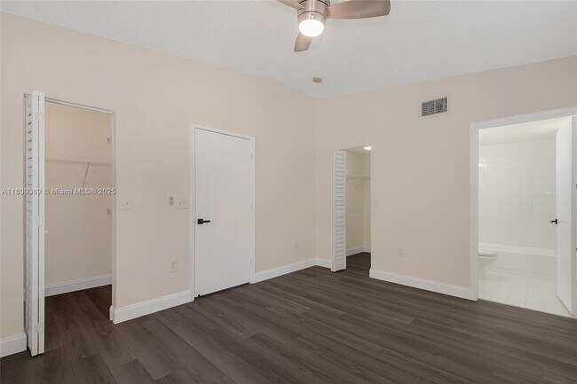 Building Photo - 3211 Sabal Palm Manor