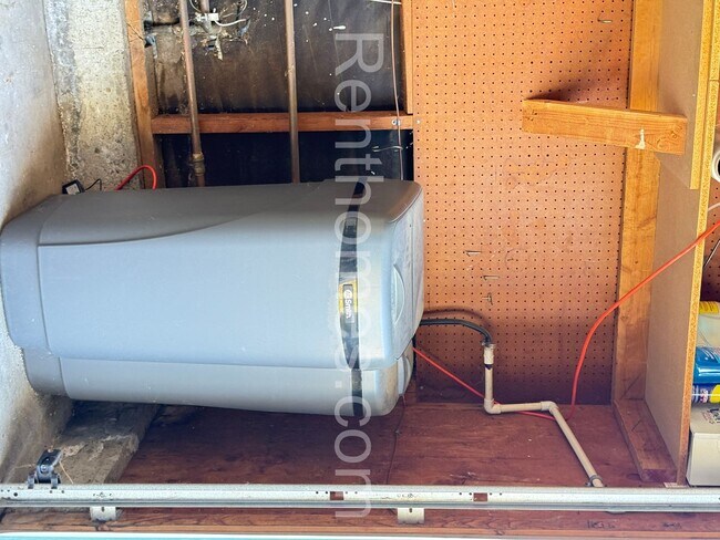 Building Photo - 9911 Ivy St