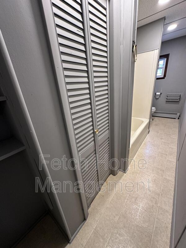 Building Photo - 422 Hillside Ave