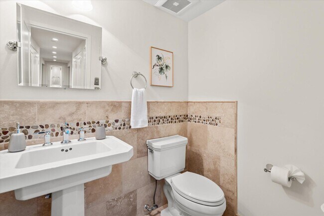 Building Photo - 1530 Key Blvd