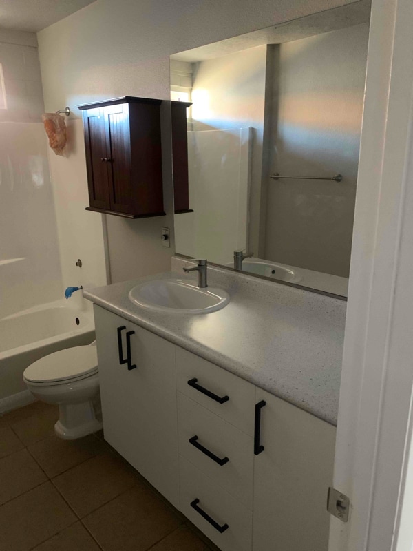 Building Photo - 194 S 200 W