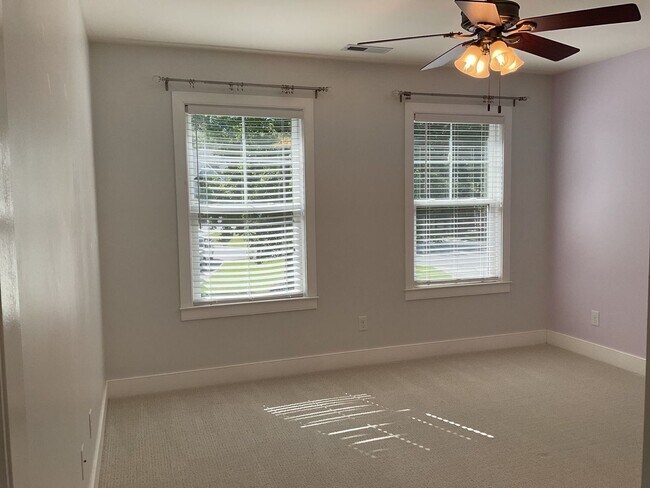 Building Photo - 4 Bedroom 2.5 Bathroom located in Old Mill...