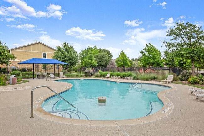 Building Photo - 1620 Bryant Dr