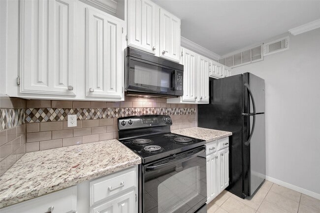 Building Photo - 3500 Tangle Brush Dr