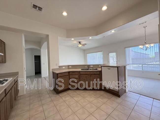Building Photo - 2657 Edgewater Dr