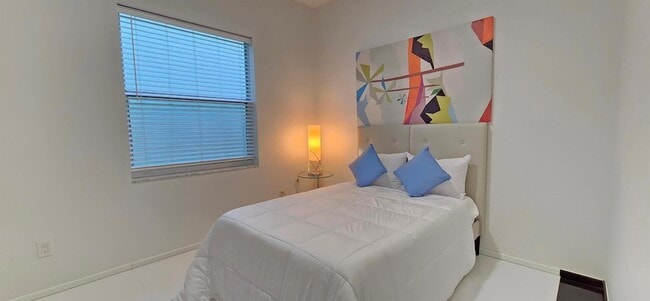 Building Photo - 661 Lake Wellington Dr