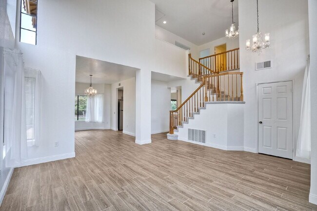 Building Photo - 2091 Sequoia Crest