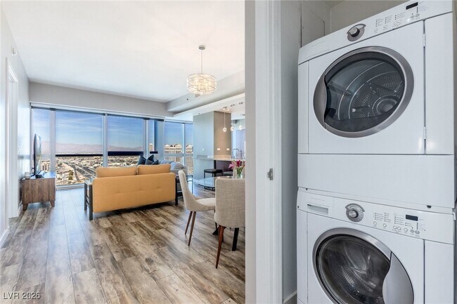 Building Photo - 4471 Dean Martin Dr