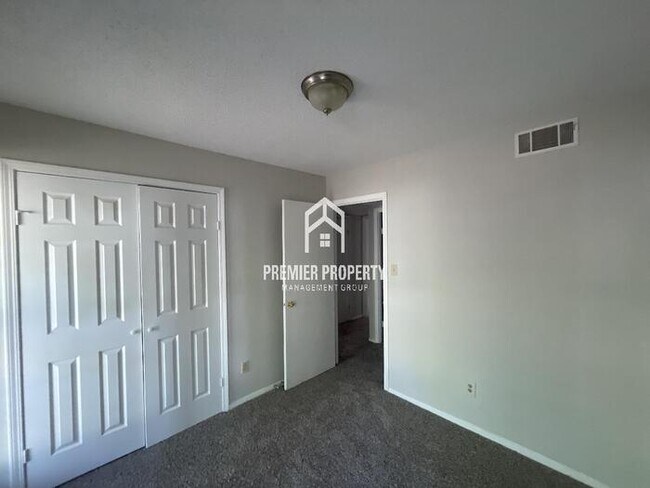 Building Photo - 2225 Eveningview - HALF OFF FIRST MONTH'S ...