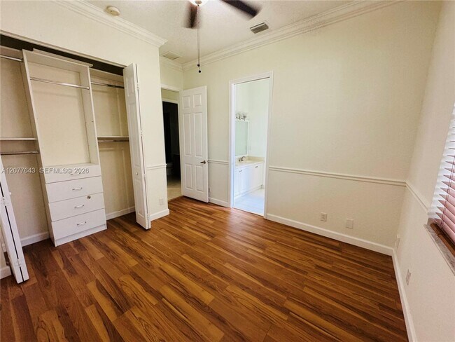 Building Photo - 12400 NW 78th Manor