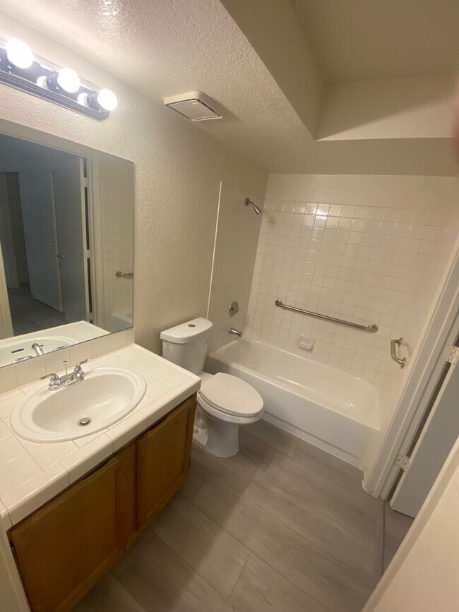 Building Photo - 2 BEDROOM 2 BATHROOM LOCATED IN GATED COMM...