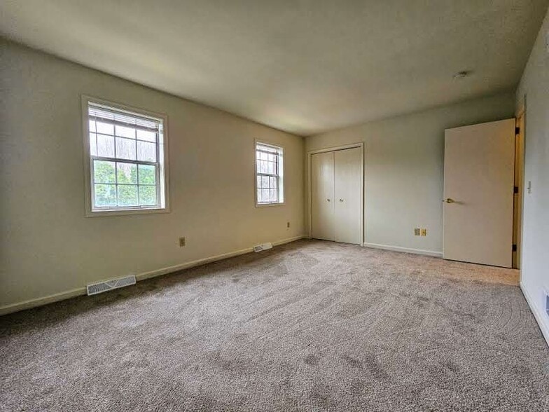 Building Photo - 256 Morgan Dr