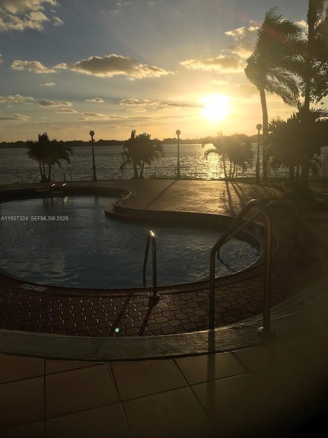 Building Photo - 2890 N Oakland Forest Dr