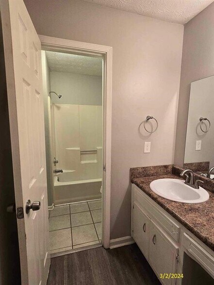 Building Photo - 2624 Country Trce SE