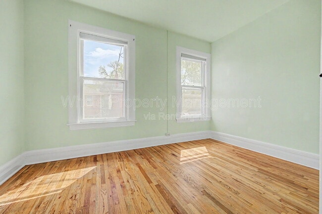 Building Photo - 2214 E 13th Ave