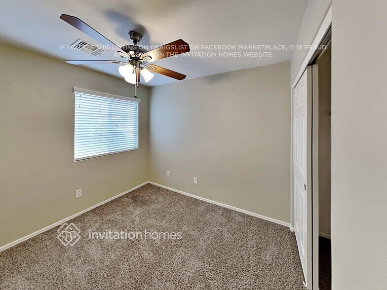 Building Photo - 1429 E Rosebud Dr