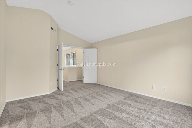 Building Photo - Freshly Updated 3BR Home in Beaverton