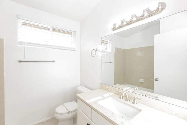 Building Photo - 2732 W Estrella Dr