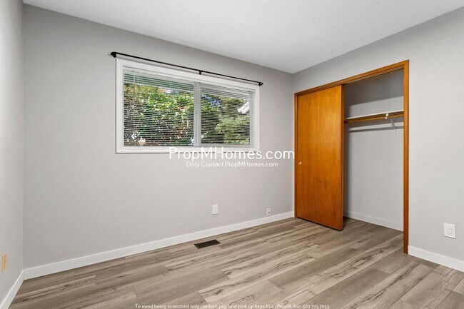 Building Photo - 2560 SE Spruce St