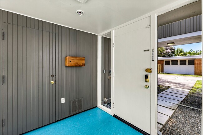 Building Photo - 1310 Harbor View Dr