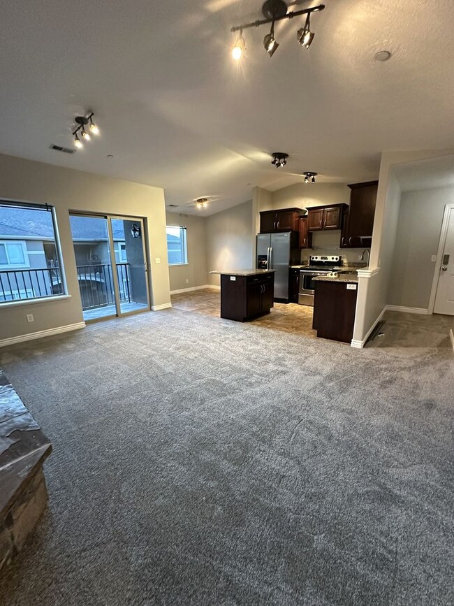 Building Photo - $750 Off Upon Move In! 2 Bed 2 Bath Home f...