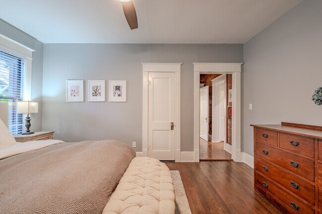Building Photo - Updated Historically Charming Bungalow walking distance to Greenville Ave