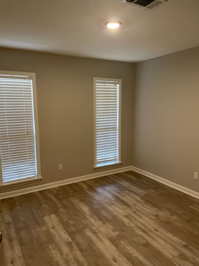 Building Photo - Renovated 3 Bedroom 2 Bath Home for Rent!