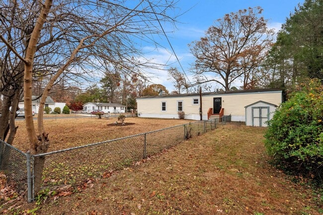 Building Photo - Updated 2 bedroom 2 bath Home in Laurel La...