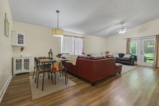Building Photo - 1583 Applewood Way