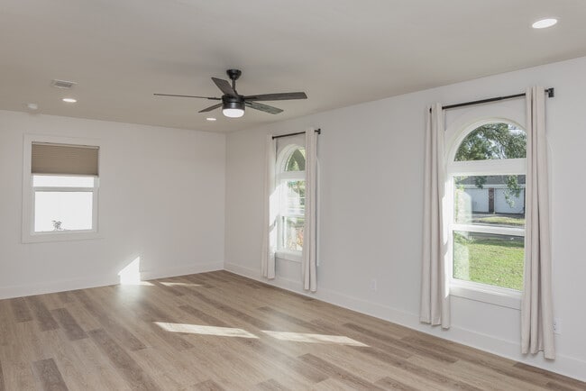 Building Photo - 2540 Hallmark Dr