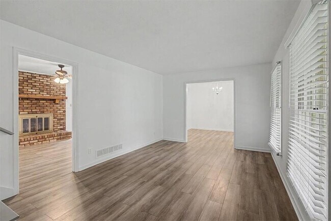 Building Photo - 2985 Fredrick Dr