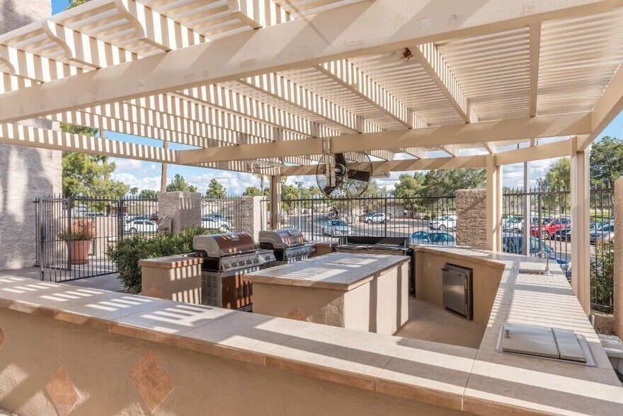 Building Photo - 1870 E Indian Wells Dr