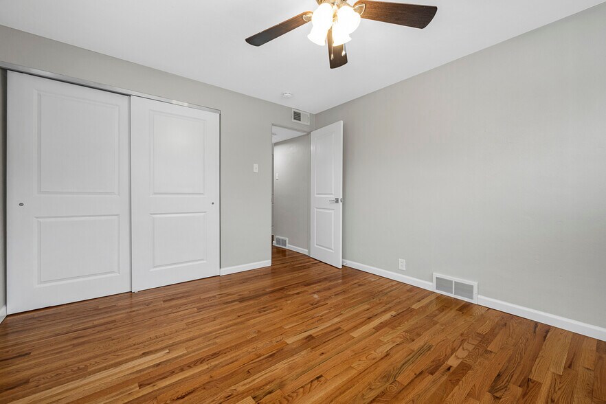 Building Photo - 10132 Manchester Rd