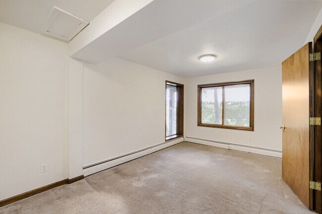 Building Photo - 21648 Mountsfield Dr