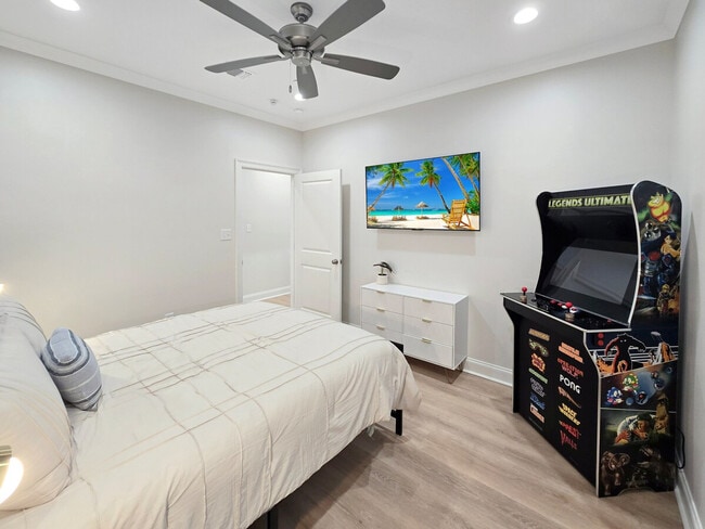 Building Photo - 996 Beach Blvd W