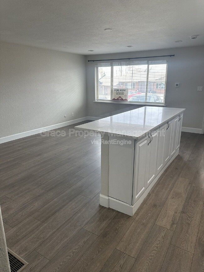 Building Photo - 4665 W 6th Ave