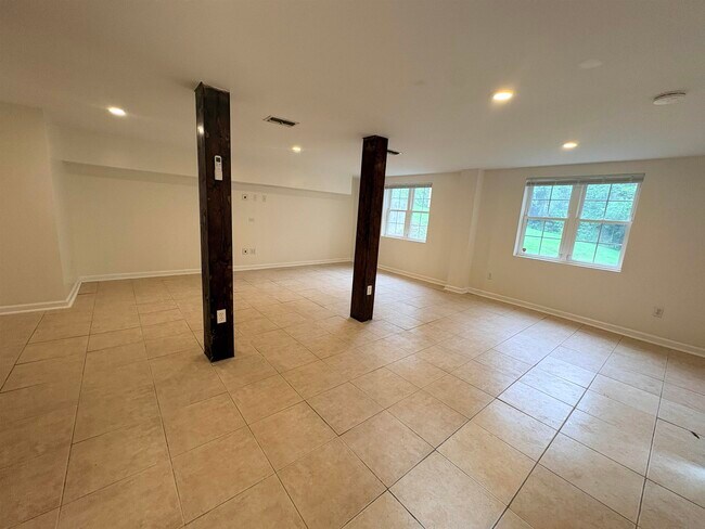 Building Photo - 212 Barbourville Dr