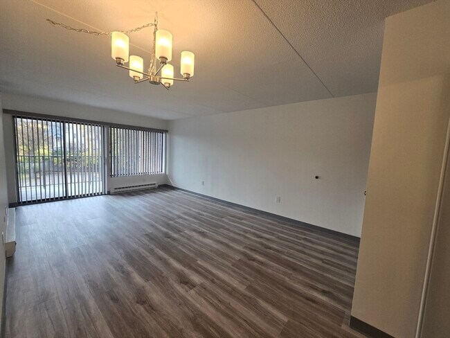 Building Photo - 51 Melrose St