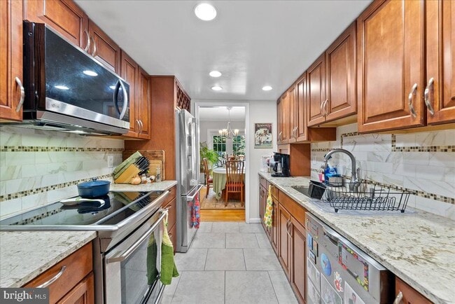 Building Photo - 7252 Greentree Rd