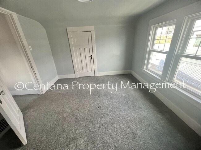 Building Photo - 1320 W Gold St