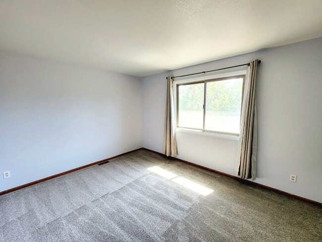 Building Photo - 10995 Allison Ct