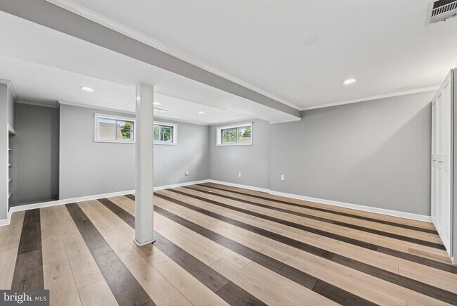 Building Photo - 8110 Springfield Village Dr