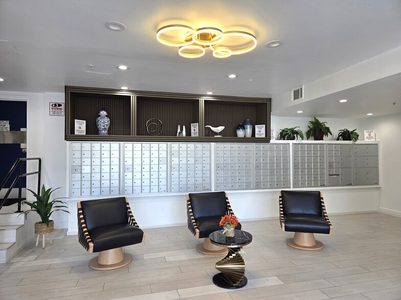 Lobby - 10982 Roebling Ave