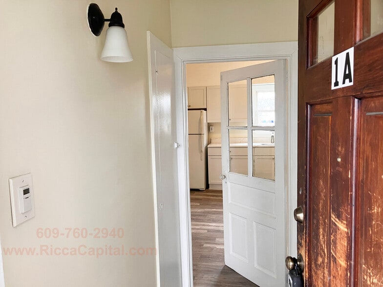 Building Photo - 308 13th St